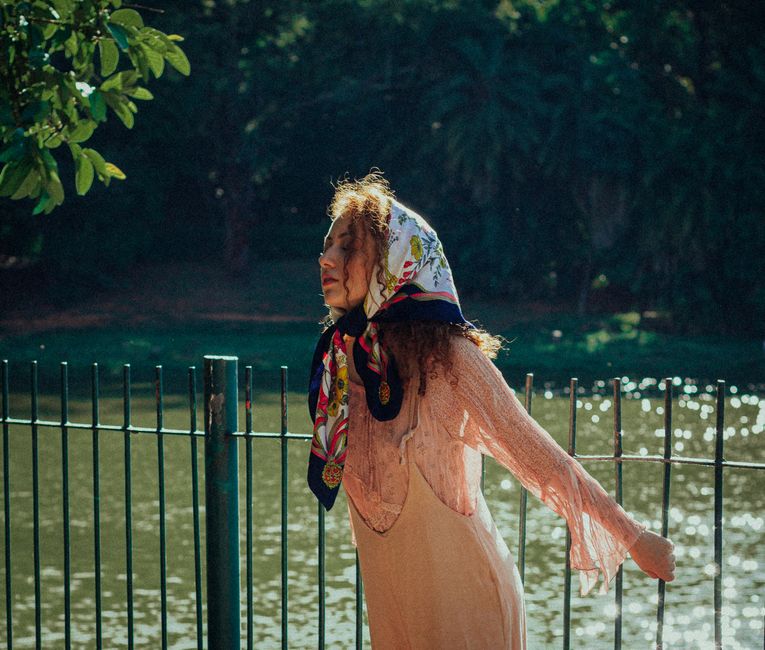 Foulards et étoles : l’astuce chic à offrir toute l’année